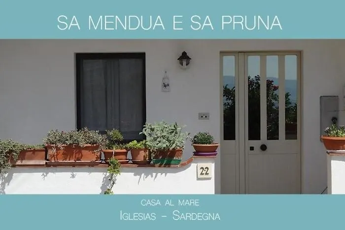 SA MENDUA E SA PRUNA casa al mare
